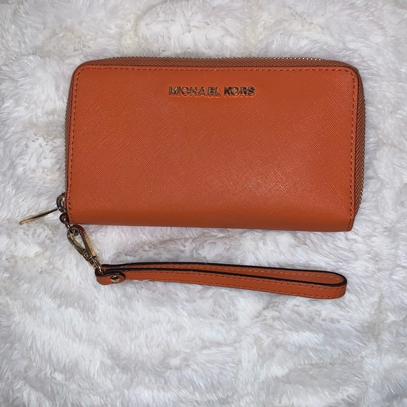 Michael Kors Phone Case/Wristlet - Picture 3 of 6